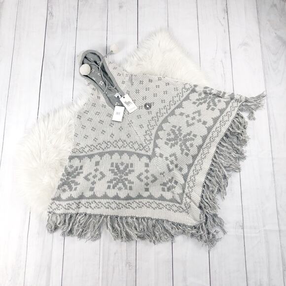 P.J. Salvage Gray Fair Isle Reversible Knit Poncho S/M Asymmetrical‎ Hemline NEW - Picture 3 of 7